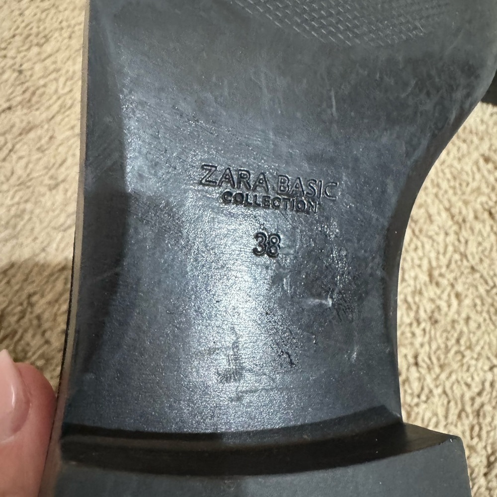 Zara Stylish Black Ankle Boots with Zipper - Picture 6 of 6